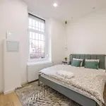 Апартаменты Located Grand With 4 Bedrooms *