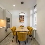 Located Grand With 4 Bedrooms *