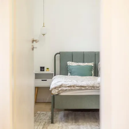 Located Grand With 4 Bedrooms