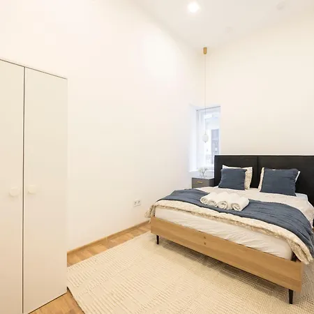 Located Grand With 4 Bedrooms * Budapest
