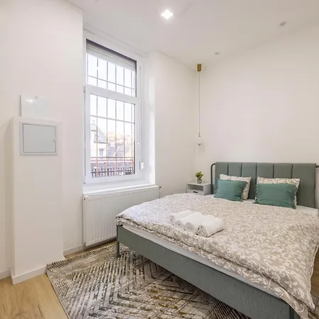 Apartment Located Grand With 4 Bedrooms *