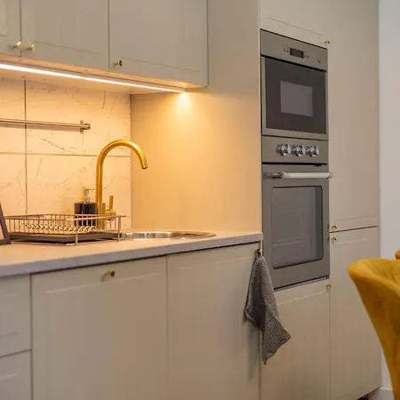 Apartment Located Grand With 4 Bedrooms *