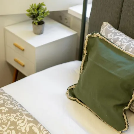Apartment Located Grand With 4 Bedrooms Budapest