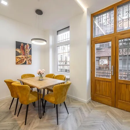公寓 Located Grand With 4 Bedrooms
