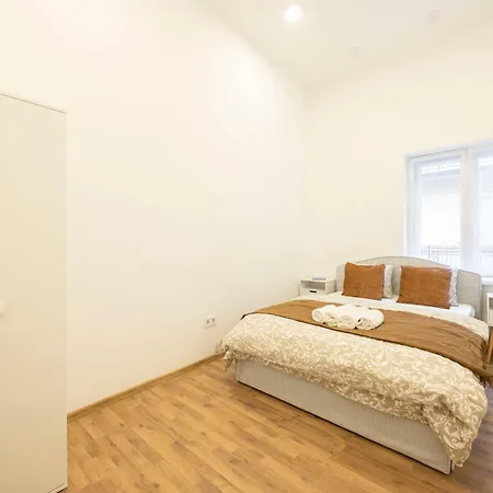 Apartment Located Grand With 4 Bedrooms *