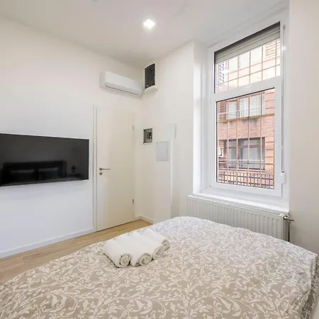 Located Grand With 4 Bedrooms 公寓 布达佩斯