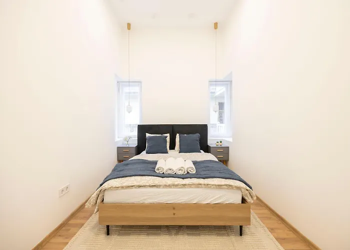 Apartament Located Grand With 4 Bedrooms