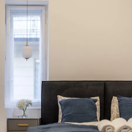 Located Grand With 4 Bedrooms Appartement *