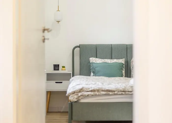 Located Grand With 4 Bedrooms