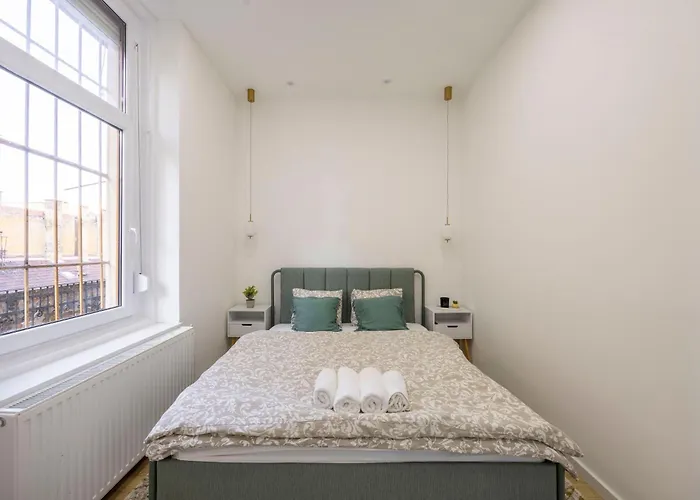Lägenhet Located Grand With 4 Bedrooms *
