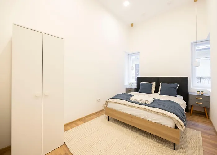 Located Grand With 4 Bedrooms * Budapest