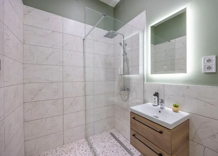 Lägenhet Located Grand With 4 Bedrooms Budapest