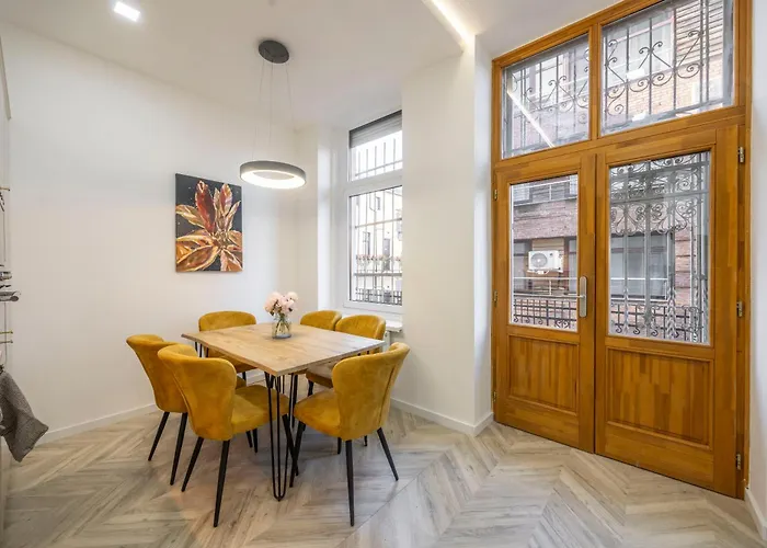 Lägenhet Located Grand With 4 Bedrooms